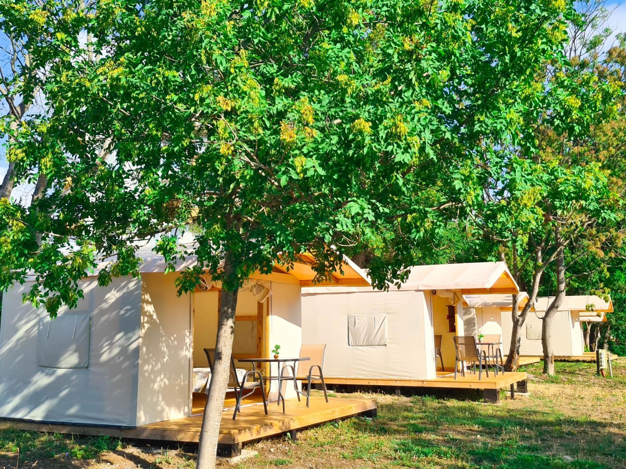 Divoto Glamping Hotel Balcsik Kültér fotó