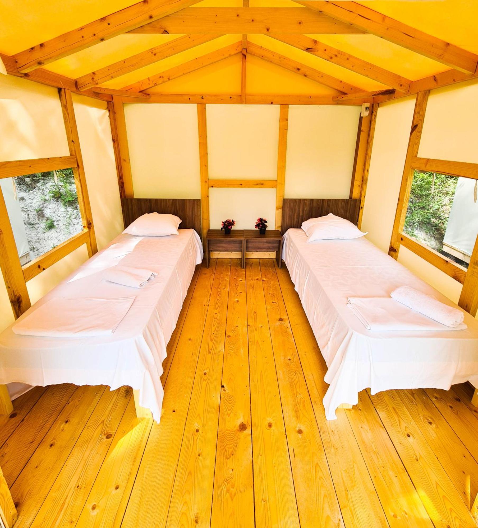 Divoto Glamping Hotel Balcsik Kültér fotó